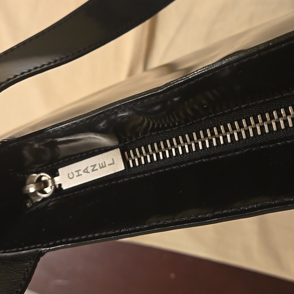 CHANEL PATENT LEATHER TOTE - Picture 14 of 17